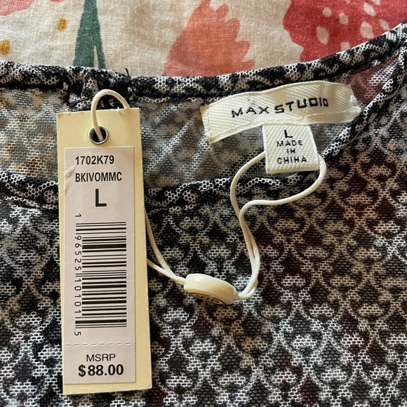 Max Studio Sheer Top Fluttery blouse. Women’s L NWT - Picture 6 of 7